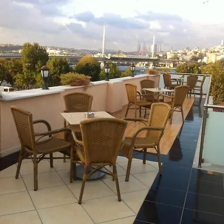Hotel Goeruer 3*