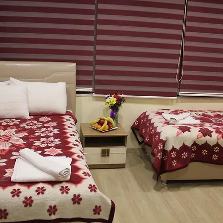 Hotel Goeruer 3*
