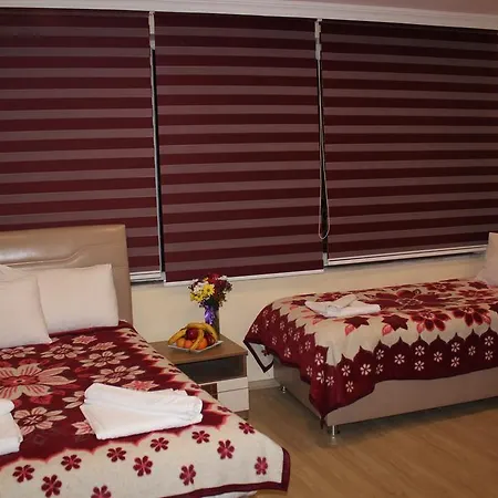 Hotel Goeruer 3*