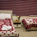 Hotel Goeruer 3*
