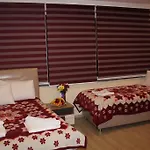 Hotel Goeruer 3*