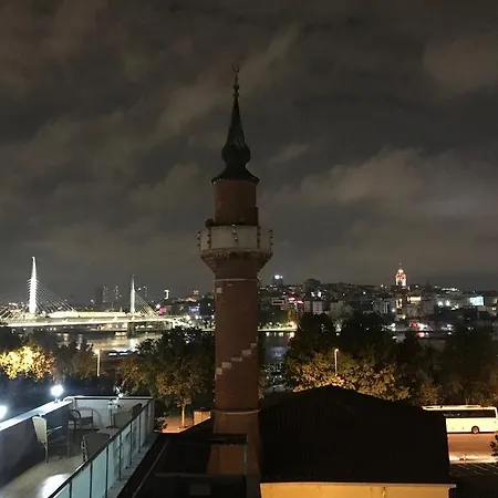 Hotel Goeruer 3*
