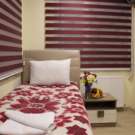 Hotel Goeruer 3*