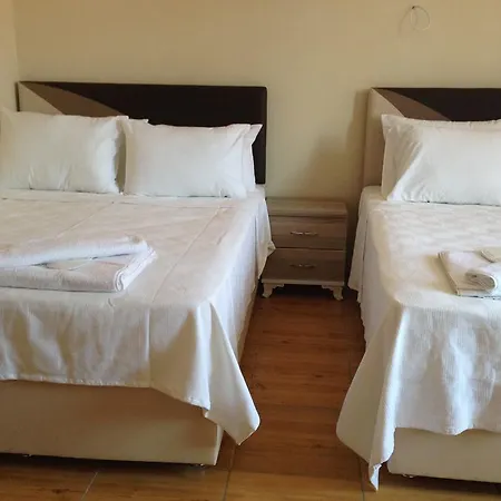 Hotel Goeruer 3*